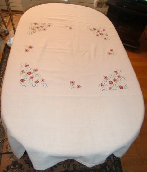 M638M  Nice large tablecloth